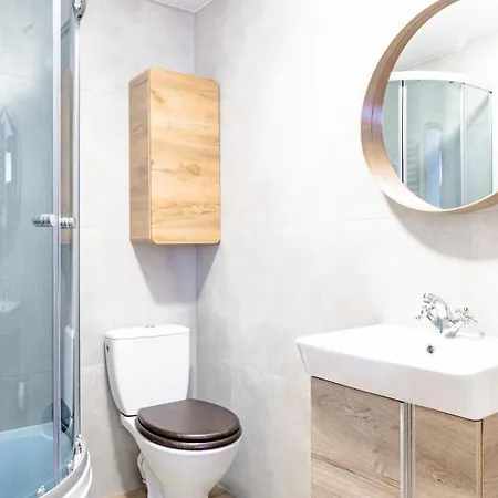 Mila 12 - Kameralne Pokoje 300 M Od Plazy W Karwi Kwatera prywatna Karwia