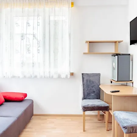 Kwatera prywatna Mila 12 - Kameralne Pokoje 300 M Od Plazy W Karwi